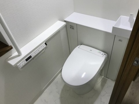 トイレ　リフォーム　リクシル　LIXIL　リフォレ　キャビネット　手摺　手すり　一体型リモコン　I型　札幌市　豊平区