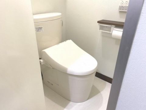 トイレ　リフォーム　TOTO　レストパル　タンクレス　棚付紙巻器　札幌市　北区